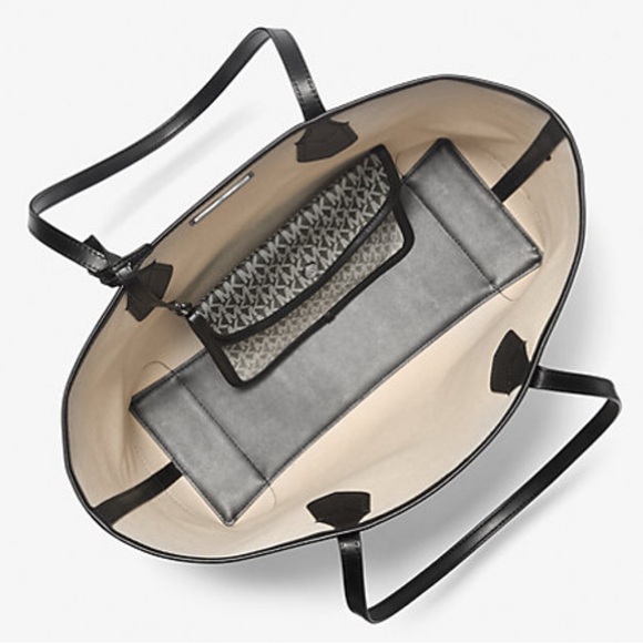 Michael Kors Eva Large Ombré Signature Logo Tote Bag
Black
NWT - Picture 2 of 16